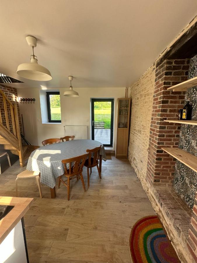 Gite Confortable Au Milieu Des Pres - La Ferme De Montigny Neauphe-Sur-Dive Exterior photo